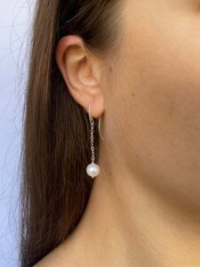 orecchino pendente in argento 925 con perle di acqua dolce e quarzo